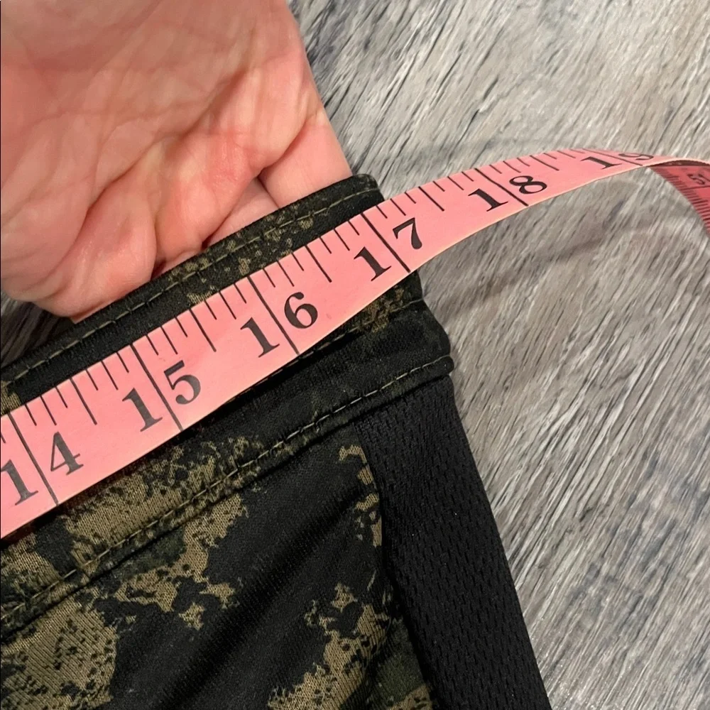 Old Navy Go-Dry Techie Fleece pants in a camouflage print XL (12) boys